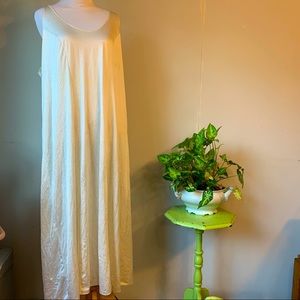 Vintage Cream 3X Plus Sz Floor-Length Sleeveless Intimates Nightgown Valentine’s